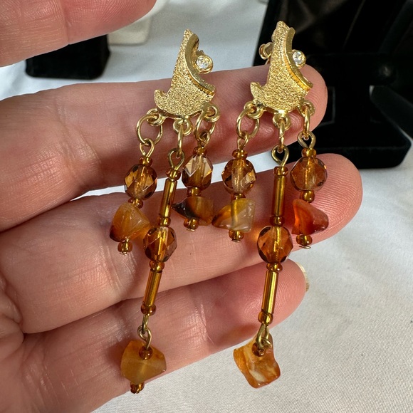 Chic modernist vibe goldtone and amber dangle earrings - Picture 3 of 6